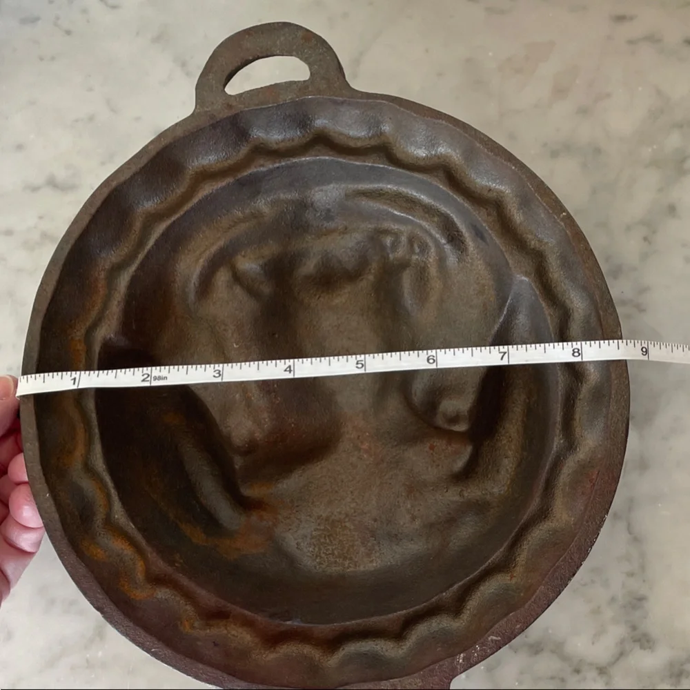 VINTAGE Rustic Cast Iron Pig Head Mold Baking Pan